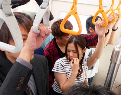 (SSNI-307)清楚女子大生 強?制?連?結エスカレートしていく連日痴漢車両 吉高寧々